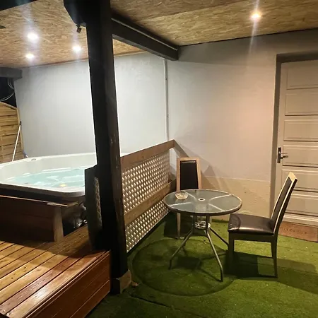 Le gîte du cavalier au cœur de la Forêt/jacuzzi Dole Extérieur photo