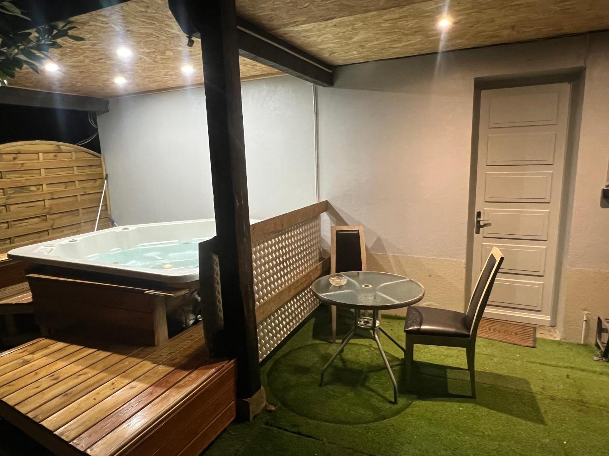 Le Du Cavalier Au Coeur De La Foret/jacuzzi Holiday home